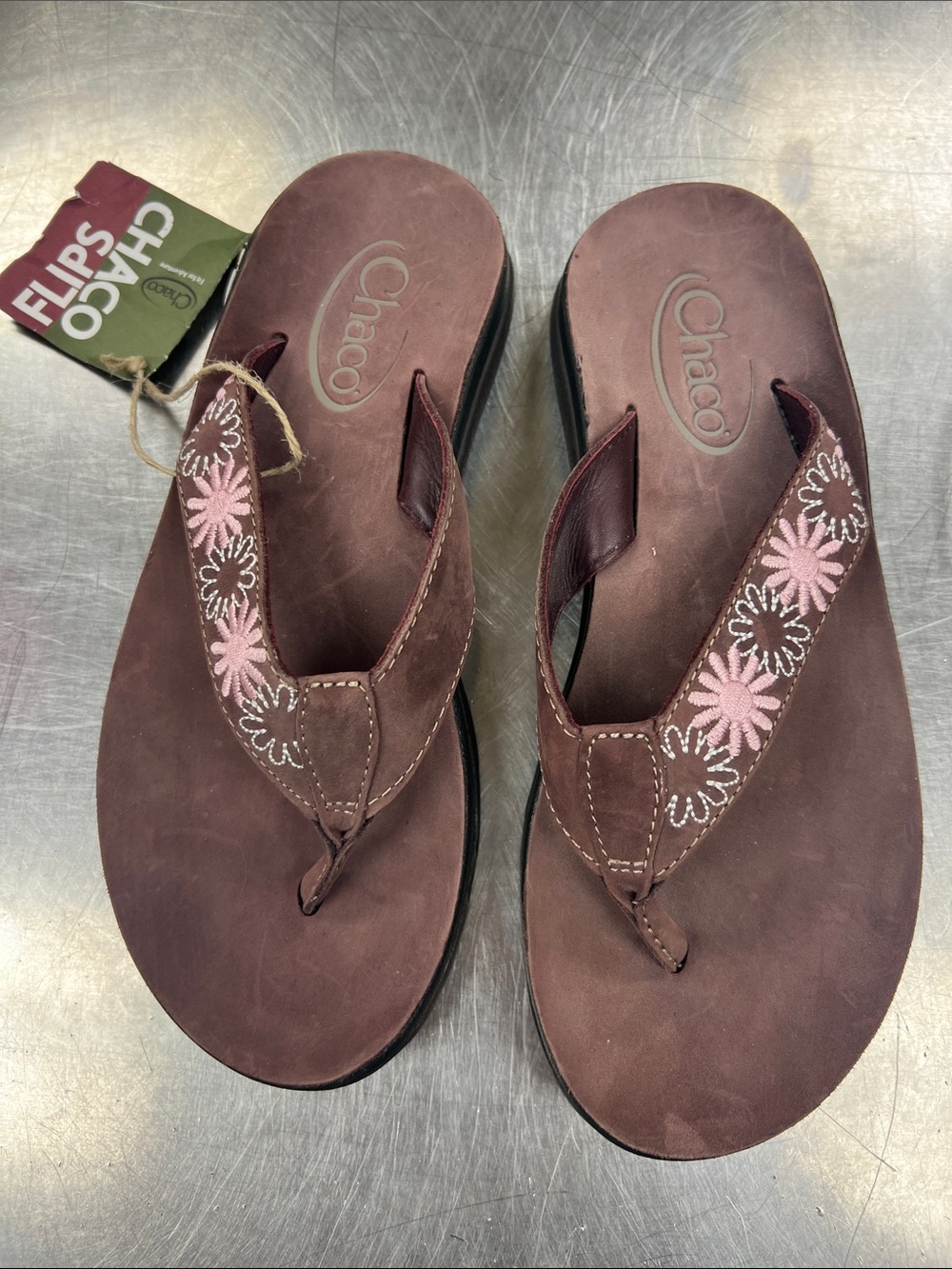 Chaco Suede embroidered floral pattern Women Sandal size 6 new with tags